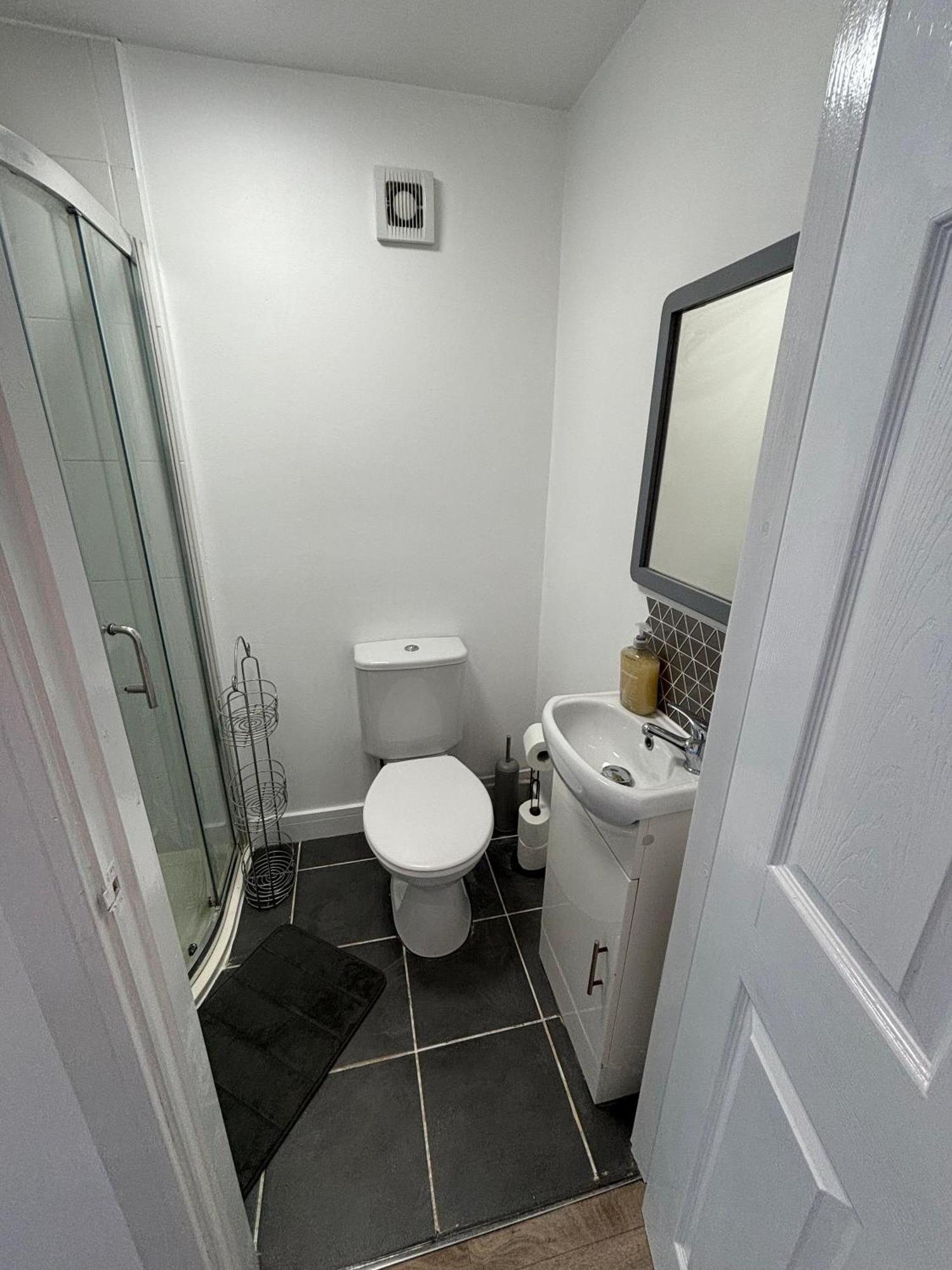 Modern & Cozy Gem - 10Min To City Center - Parking يورك المظهر الخارجي الصورة