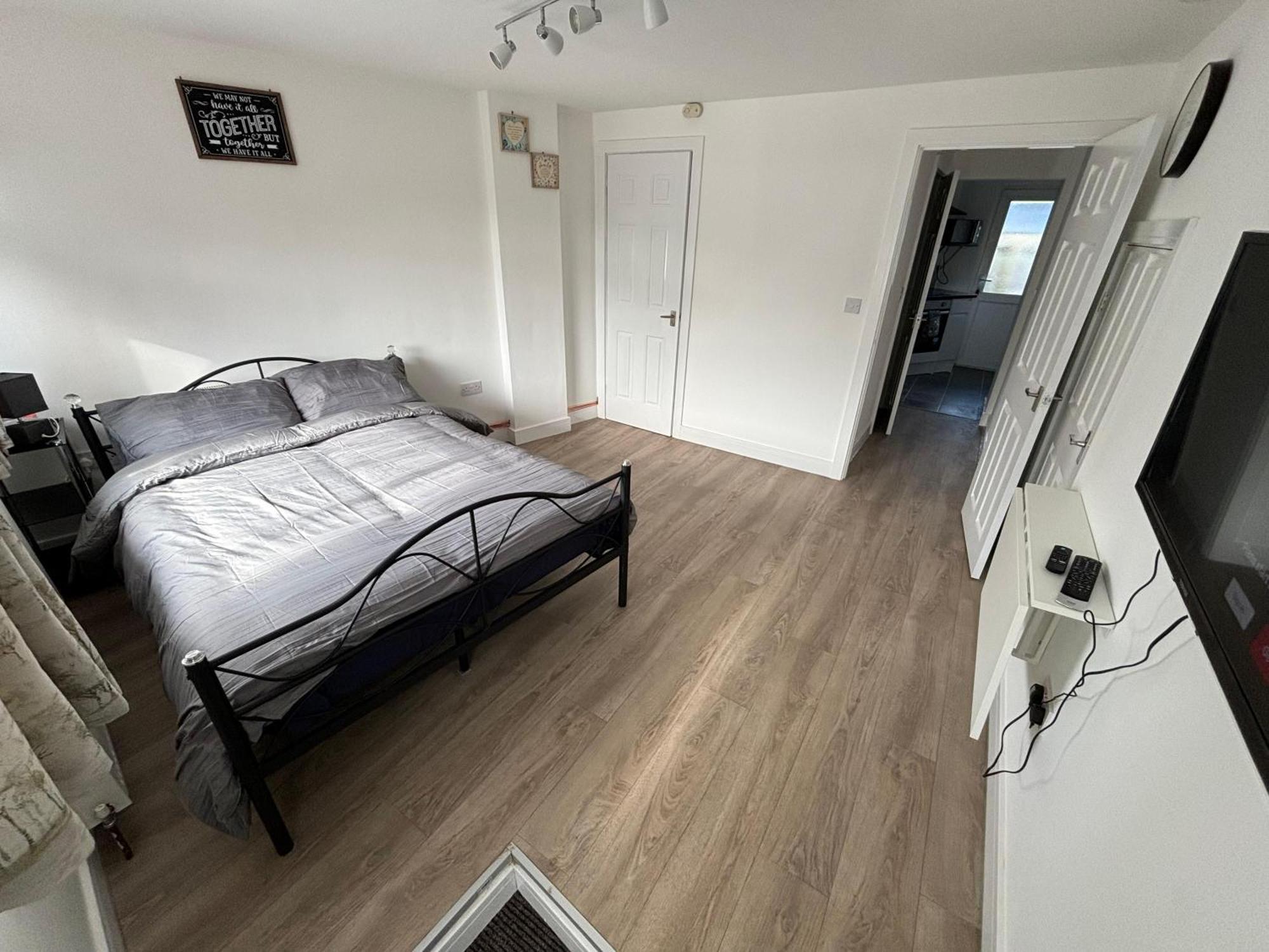 Modern & Cozy Gem - 10Min To City Center - Parking يورك المظهر الخارجي الصورة
