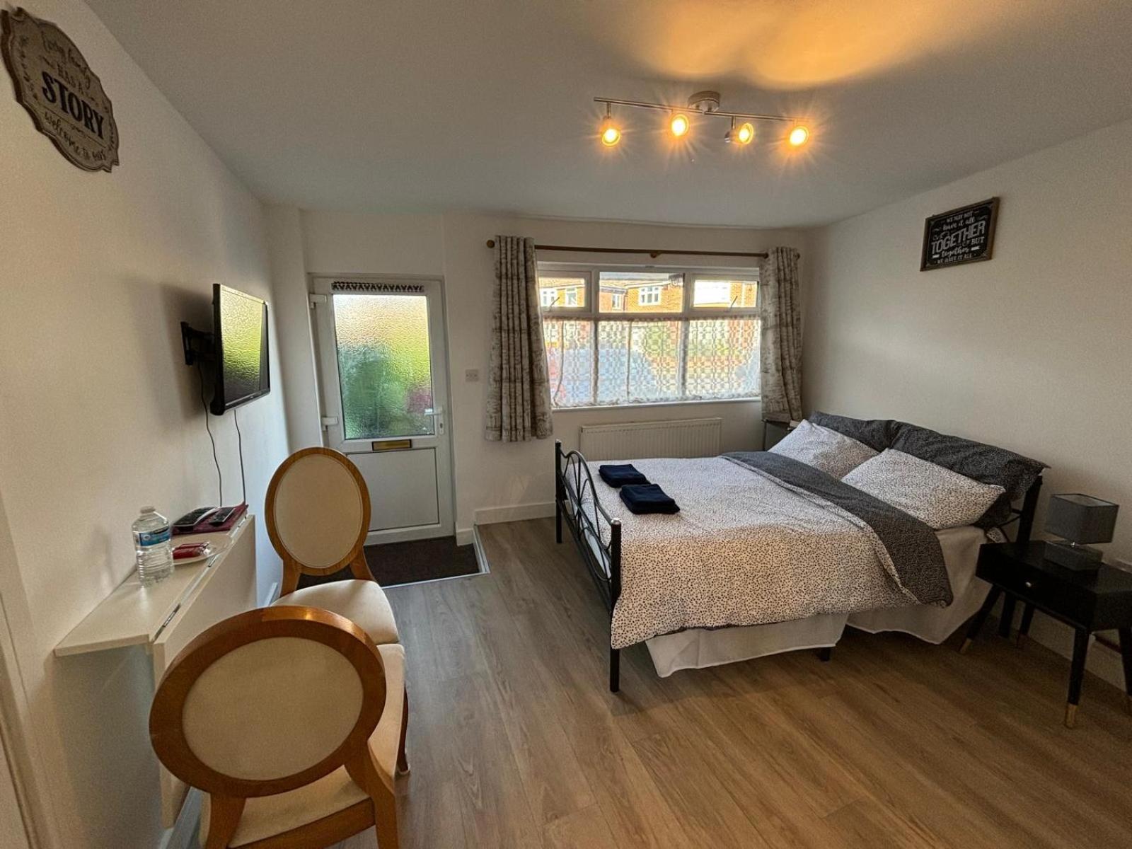 Modern & Cozy Gem - 10Min To City Center - Parking يورك المظهر الخارجي الصورة